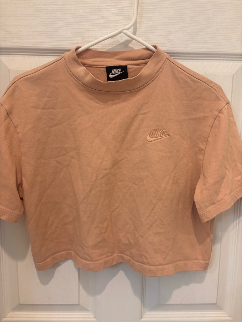 Nike Cropped Tee in Soft Pink/ Nude Color